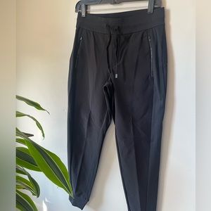 Athleta hybrid trek jogger NWOT SIZE 4
